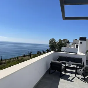 Sunny Penthouse With Panoramic Views Apartment